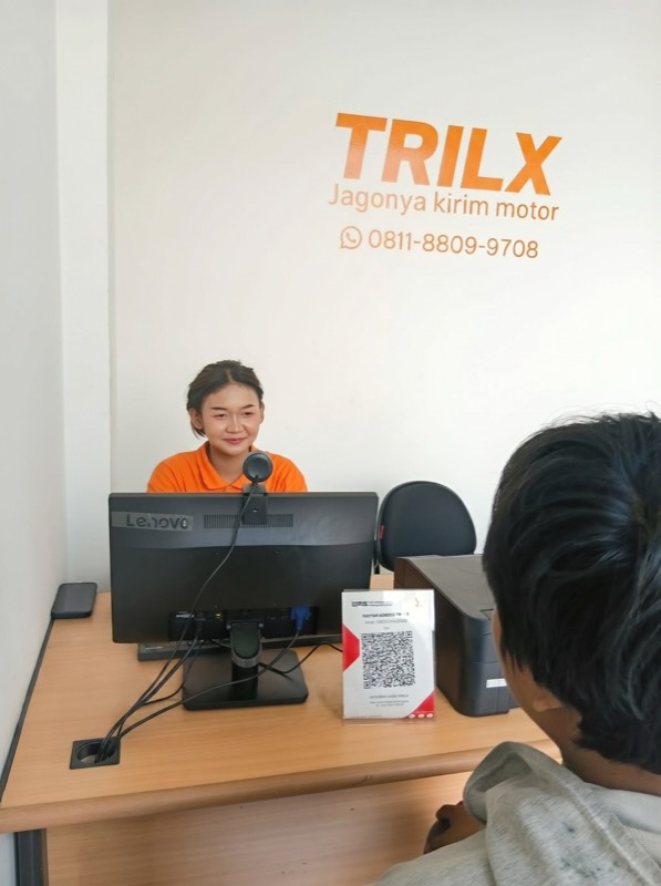 Customer service TRILX siap membantu via WhatsApp